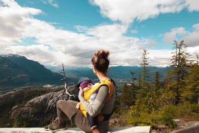 Un atelier pour porter son bébé en toute sécurité