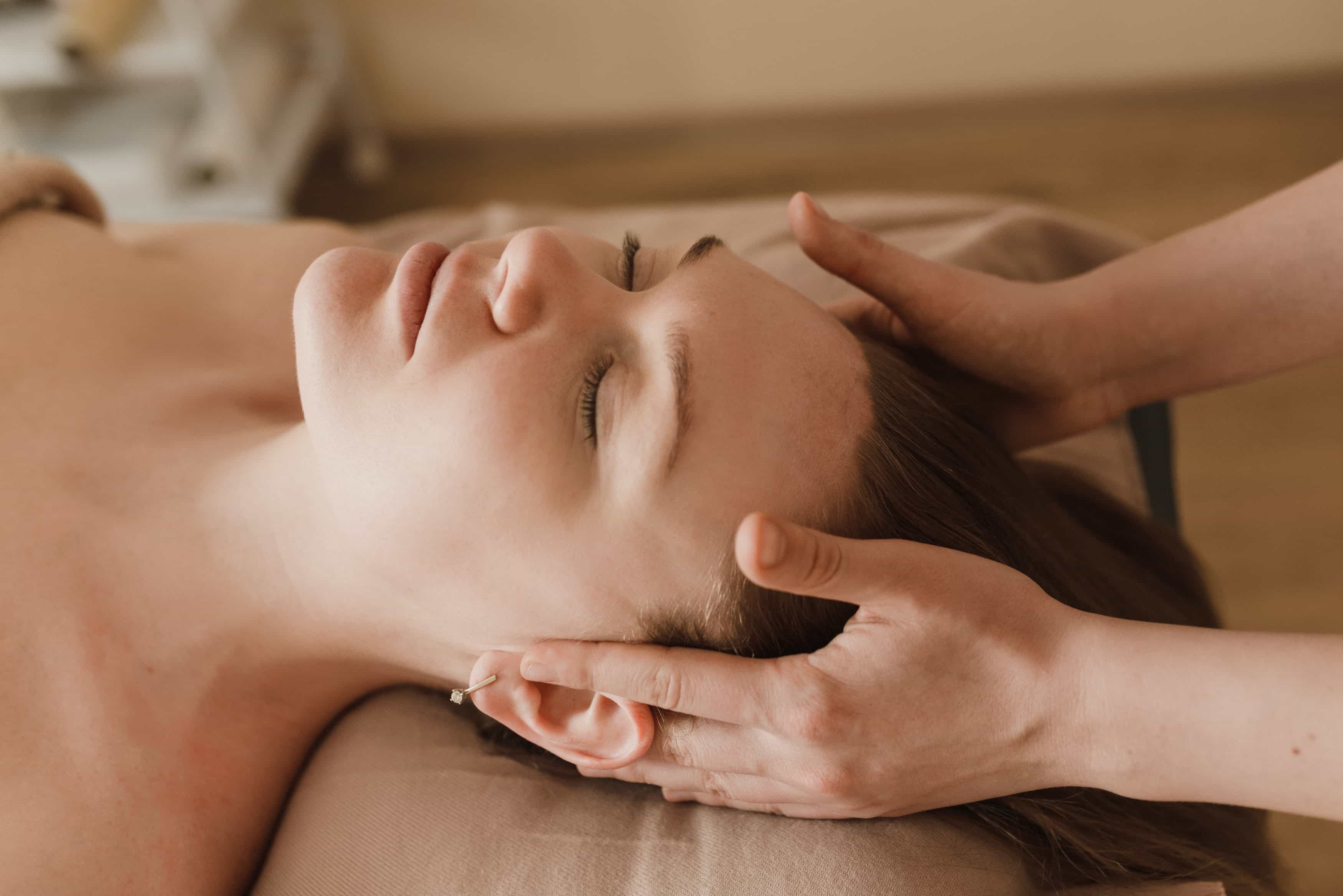 Un soin du visage pour révéler votre beauté naturelle à tout âge et tout au long de votre vie de femme